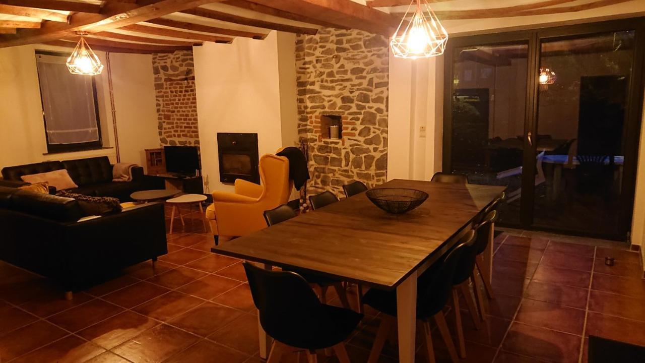 Le 3 De Gussignies Villa Exterior photo